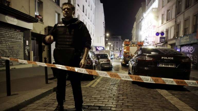 As pistas e pisadas deixadas por Abdeslam criaram uma nova teoria: pode estar também a fugir do próprio EI. Estará?