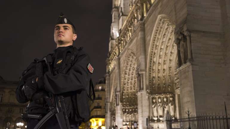 Os últimos franceses chamados ao serviço militar obrigatório nasceram em 1978. A partir de 1997, as forças militares francesas passaram a ser profissionalizadas