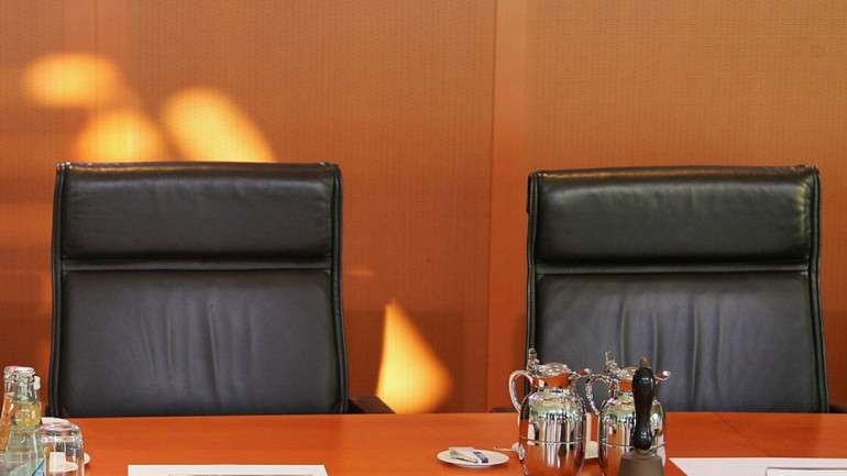Em breve, as cadeiras dos Conselhos de Ministros deixarão de estar vazias. Os serviços da AR têm de ajudar nas mudanças