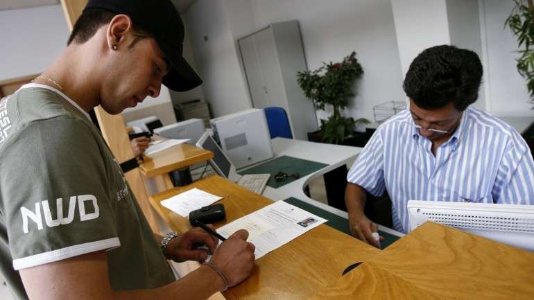 Serviços consulares dizem que há muitos pedidos de paradeiro feitos por amigos e familiares