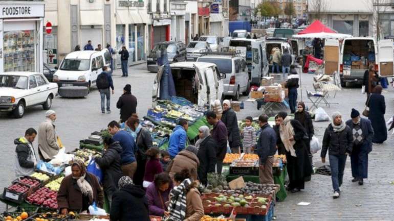 Molenbeek, localizado nos subúrbios de Bruxelas, é um bairro pobre onde existe uma grande multiplicidade cultural.