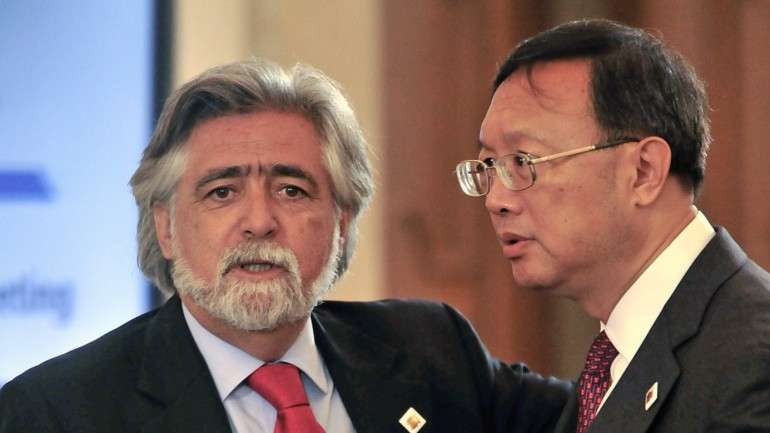 O antigo ministro dos Negócios Estrangeiros de Sócrates disse em novembro que tinha preferência por um Governo de Bloco Central