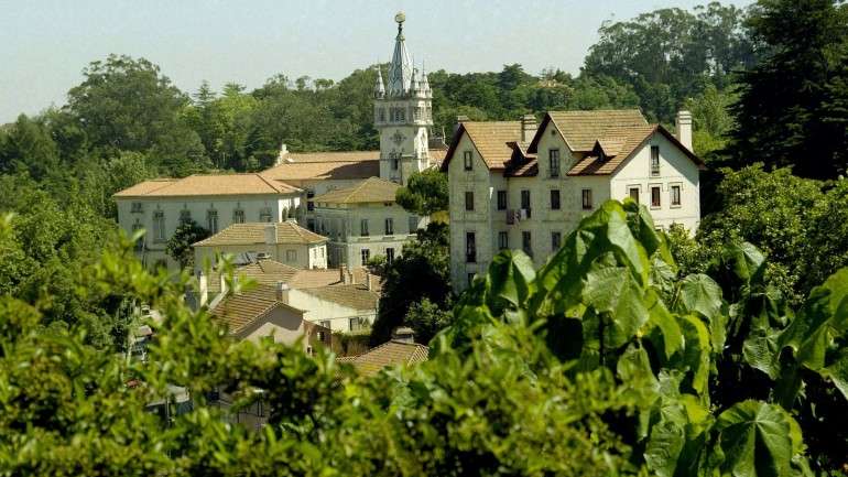 A ideia da candidatura surgiu em 1988, proposta pelo historiador de Arte Vítor Serrão, então diretor da Biblioteca Municipal de Sintra