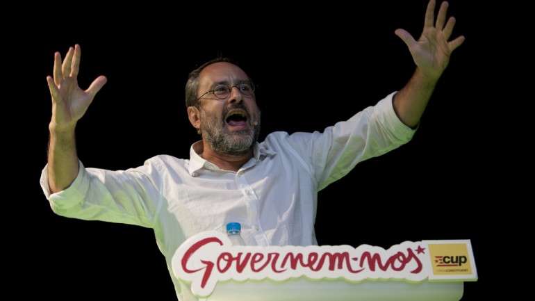 A CUP, liderada por Antonio Baños, teve 8,2% dos votos nas eleições de setembro. Pelo menos três seus dez deputados são necessários para apoiar a investidura de Mas.