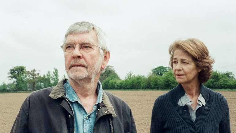 Tom Courtenay e Charlotte Rampling em "45 Anos": um casal abalado por uma estranha notícia