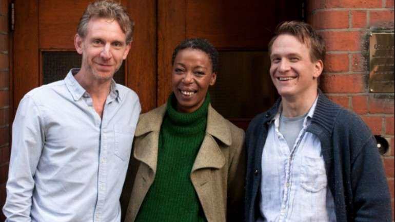 Jamie Parker (à esquerda), Noma Dumezweni (ao centro) e Paul Thornley (à direita) foram os escolhidos para interpretar as personagens Harry Potter, Hermione Granger e Ron Weasley, respetivamente