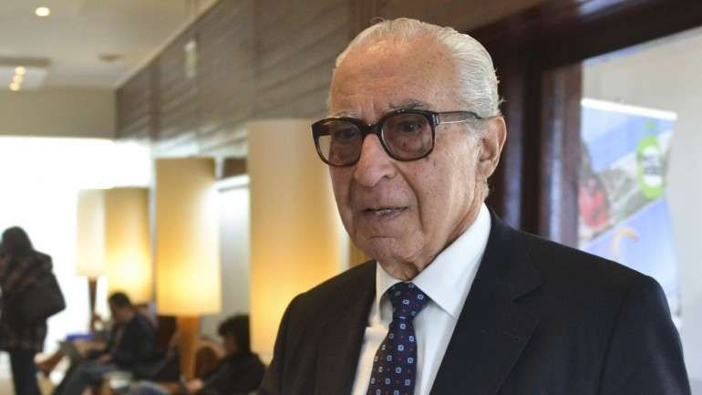 Na cerimónia de homenagem a Almeida Santos no parlamento, o seu nome foi atribuído ao Auditório do Novo Edifício da Assembleia da República