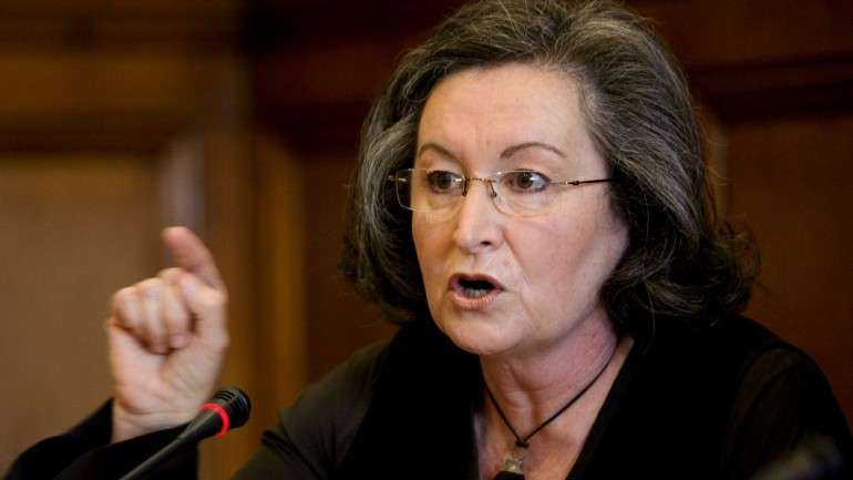 Maria de Lurdes Rodrigues disse no Parlamento que a Parque Escolar "foi uma grande festa para o país".