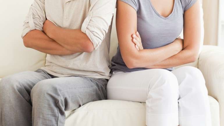 Se está a ter problemas em discutir algum assunto, saia de casa. Quando estamos na nossa própria casa, estamos no mesmo ambiente em que os problemas estão a acontecer.