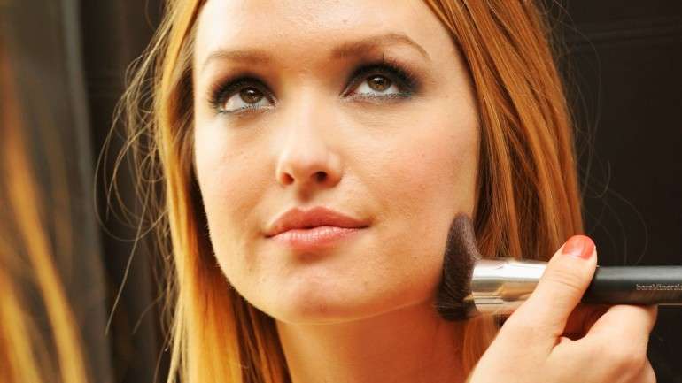 Acne, infecções, conjuntivites, erupções cutâneas, infecções bacterianas, infecções fúngicas e até herpes são só alguns dos problemas que podem resultar de pincéis mal lavados.