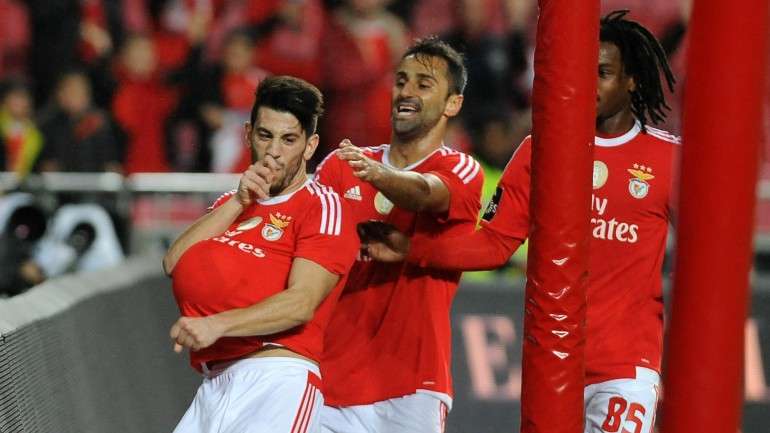 Os homens dos bis: Pizzi marcou dois golos em cinco minutos antes do intervalo e depois foi Jonas a fazer dois de penalti na segunda parte, em quatro minutos