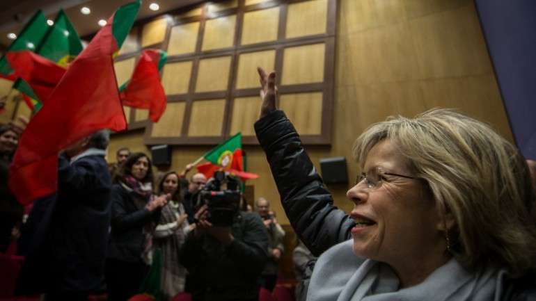 Belém no cineteatro de Almeirim. "Querem alguém que um dia diz uma coisa e noutro dia diz outra?”, chegou a perguntar