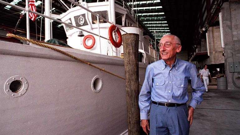 Jacques-Yves Cousteau percorreu os oceanos para realizar filmes sobre os fundos marinhos
