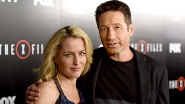Fox Mulder (David Duchovny) e  Dana Scully (Gillian Anderson) continuarão a ser protagonistas na nova temporada da série, que estreará em Portugal a 26 de janeiro, na Fox
