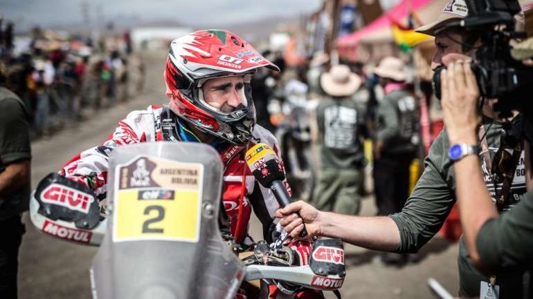 Paulo Gonçalves estava em segundo lugar da classificação geral das motos, a 2min05s do líder, após sofrer uma queda valente na segunda-feira, durante a oitava etapa