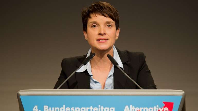 Uma sondagem publicada nos últimos dias dá conta que o partido liderado por Petry conquistaria 12% dos votos nas eleições nacionais, tornando-se no terceiro partido mais representado atrás das forças políticas que compõe a coligação de governo.