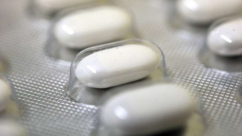 Os pais dão muitas vezes paracetamol ou ibuprofeno aos filhos para "curarem" febres baixas