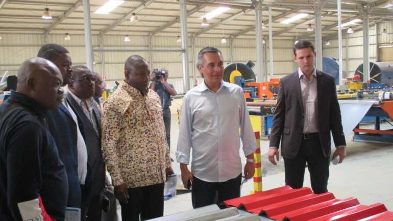 José Veiga com o presidente e deputados da Comissão de Economia e Finanças da Assembleia Nacional da República do Congo