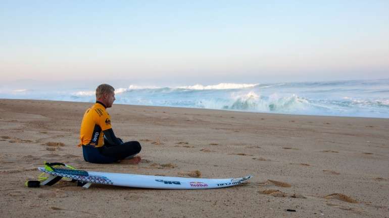 O australiano refletiu e chegou à conclusão que preciso de um tempo para "reagrupar e voltar a atiçar o fogo pelo surf". Fanning vai participar apenas "numa mão cheia" de eventos do circuito, em 2016, a começar pelos dois primeiros, na Austrália