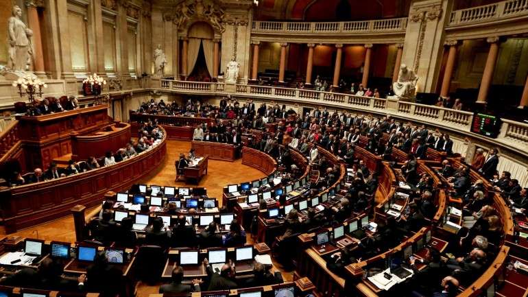 Orçamento do Estado para 2016 é aprovado esta quarta-feira no Parlamento. Depois segue para Belém