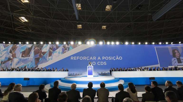 Cristas com três dos seus vice-presidentes, Cecília Meireles, Nuno Melo e Adolfo Mesquita Nunes