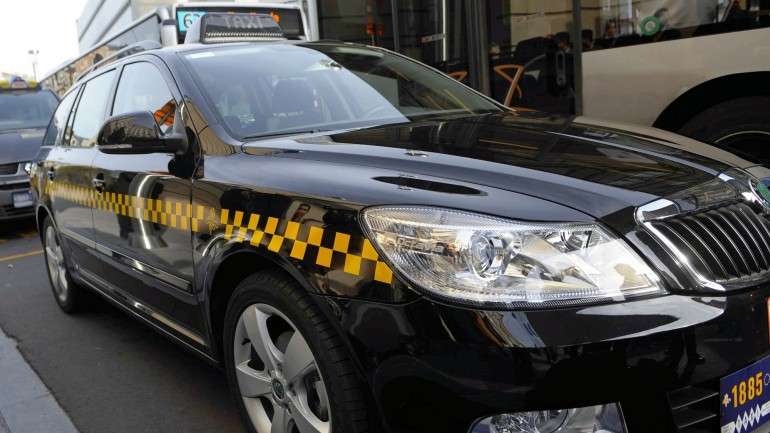 Os terroristas levaram quatro bombas dentro do táxi, mas uma delas não explodiu.