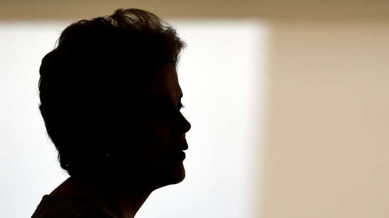 Congresso deve votar impeachment de Dilma Roussef em meados de abril