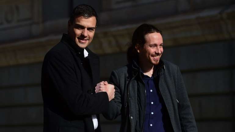 Líderes do PSOE e Podemos estiveram reunidos durante cerca de uma hora, no dia em que Iglesias amoleceu o tom do seu discurso