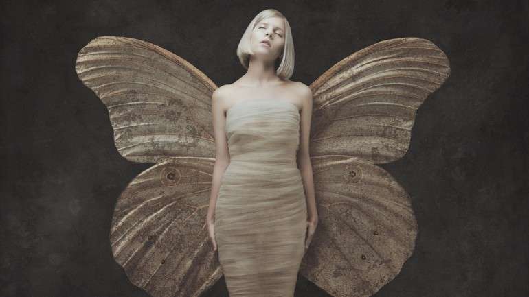 Recorte da capa de "All My Demons Greeting Me as a Friend" da norueguesa Aurora