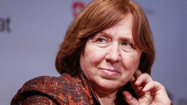 Svetlana Alexievich tentou aterrar na Madeira no sábado, domingo e segunda-feira. Mas o avião voltou sempre para trás, devido ao vento.