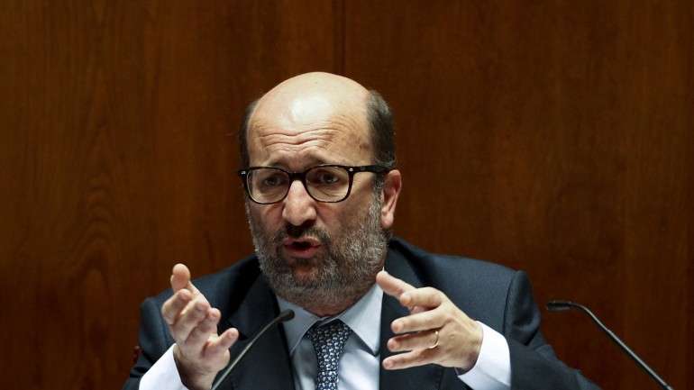 "Os serviços de táxi são fundamentais na mobilidade urbana", afirmou Matos Fernandes no Fórum da TSF