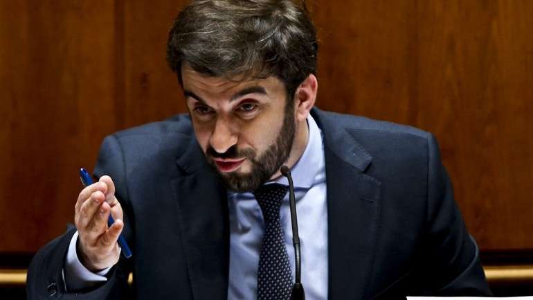 O ministro da Educação questiona ainda o timing da notícia
