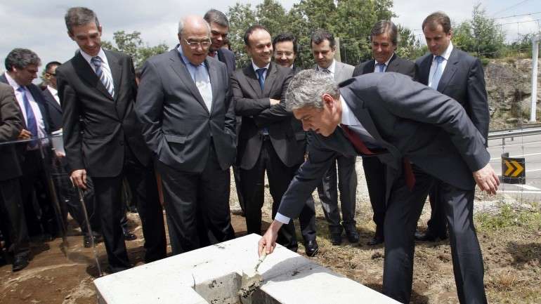 Sócrates na assinatura da adjudicação da concessão do Túnel do Marão, em 2009
