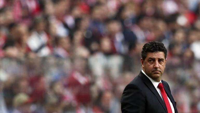 Benfica, líder com 82 pontos, e Marítimo, 12.º com 35, jogam no domingo, a partir das 20h30, no Estádio dos Barreiro