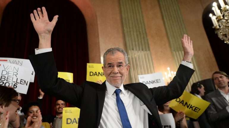 Alexander Van Der Bellen tem 72 anos e vai ser o 12º Presidente da Áustria pós-guerra