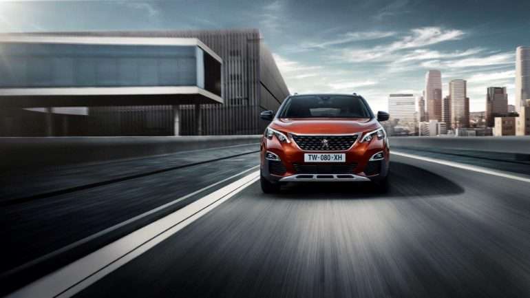 O novo Peugeot 3008 pretende fazer frente a modelos como o Toyota RAV4, o Hyundai Tucson ou o Mazda CX-5