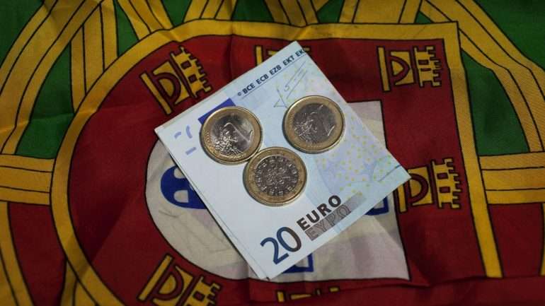 O aumento da dívida das administrações públicas "refletiu as emissões líquidas positivas de títulos de dívida no montante de 2,5 mil milhões de euros