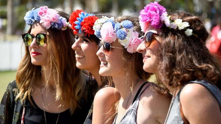 Há vida para além das coroas de flores, muito populares em Coachella.