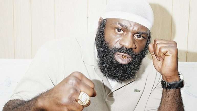 O lutador Kimbo Slice tornou-se conhecido através de vídeos de lutas de rua do  YouTube