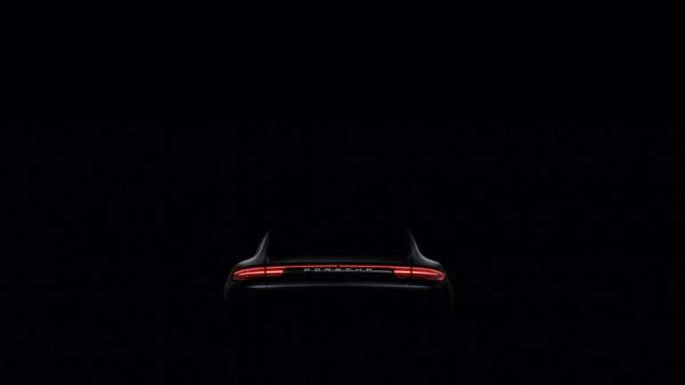 O teaser do novo Porsche Panamera, revelando os farolins traseiros do modelo