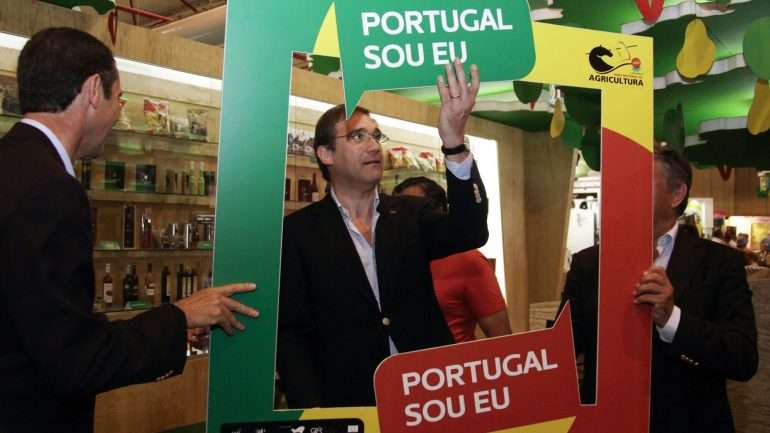 Segundo o PSD, esta visita enquadra-se "nos contactos que Pedro Passos Coelho tem vindo a realizar em Portugal e que agora se estende às comunidades portuguesas fora do país"