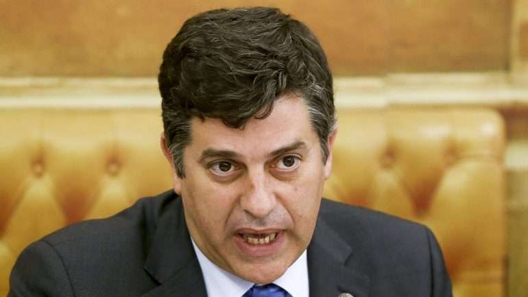 As medidas de capitalização já estão a ser implementadas, segundo o ministro da Economia, que referiu também que os fundos de capital de risco estão já no "terreno a ser subscritos"