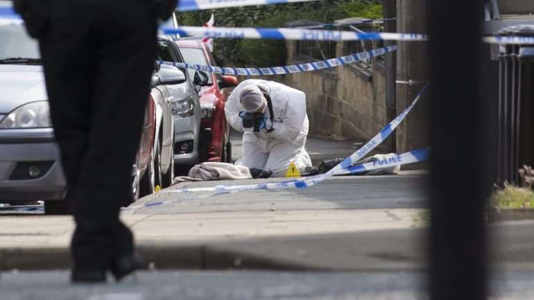 O ataque aconteceu por volta das 13h desta quinta-feira no norte de Inglaterra