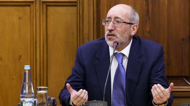 António Filipe, deputado comunista, corrigiu o artigo do Esquerda.net sobre referendos à Europa.