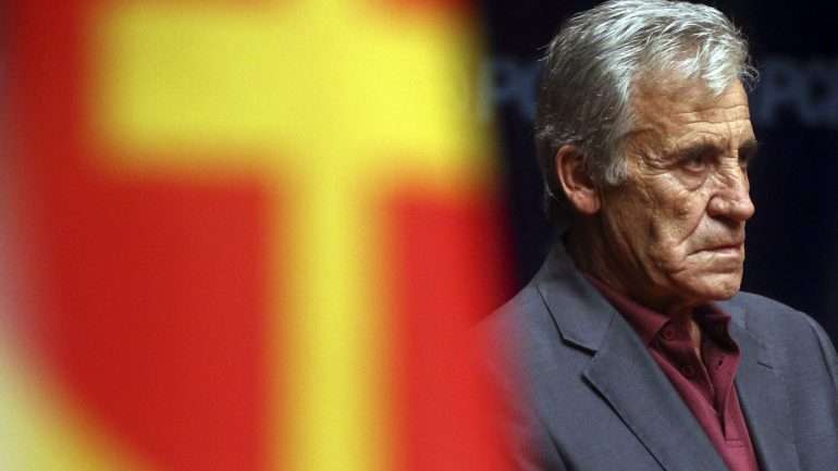 "Só poderemos andar de coluna direita quando rompermos com os constrangimentos que nos impõe esta União Europeia"