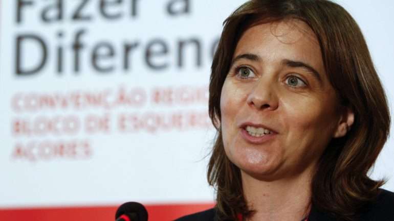 "Se houver sanções e se a nível europeu não for possível enterrar o tratado das sanções, que se referende em Portugal"