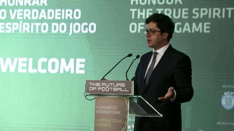 "O que se pretende é uma abordagem integrada da segurança nos jogos de futebol e noutros eventos desportivos"