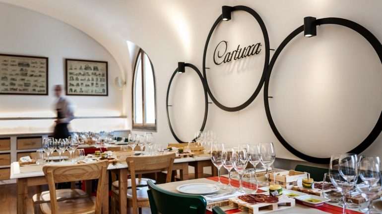 A Enoteca da Cartuxa serve petiscos à base dos produtos da terra, para partilhar.