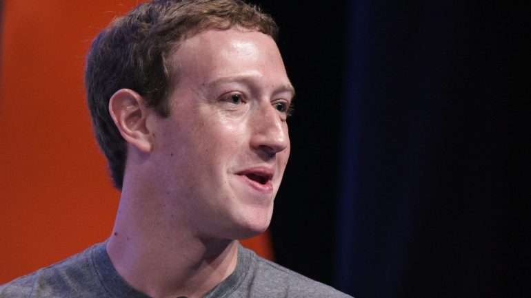 O criador do Facebook diz que é importante construir "um mundo mais aberto e mais conectado"