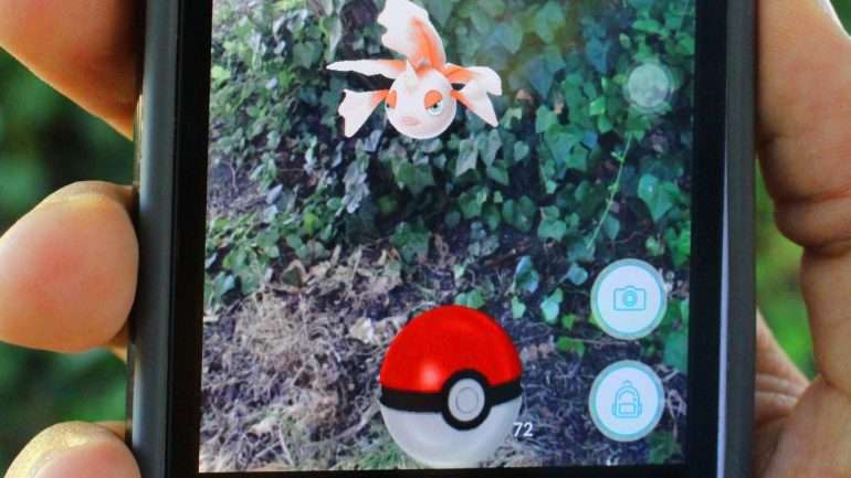 Para caçar um Pokémon precisa de o encontrar e atirar-lhe uma bola